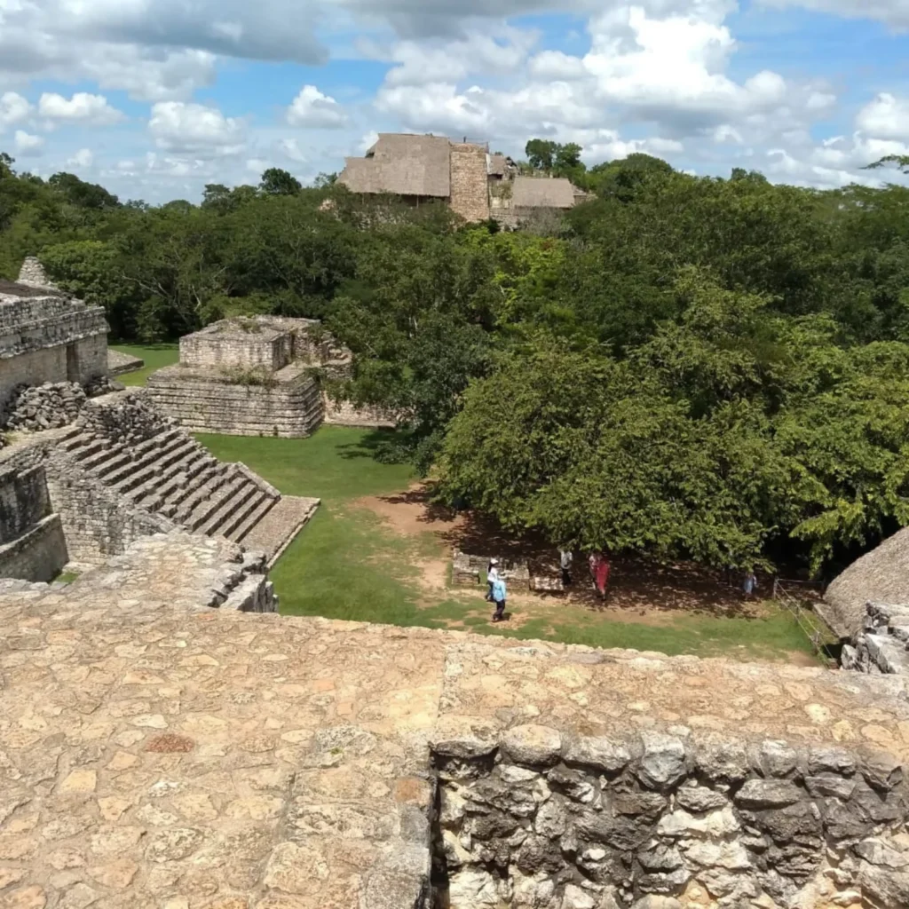 Se muestra un imagen panorámica de la ciudad de Ek Bakam